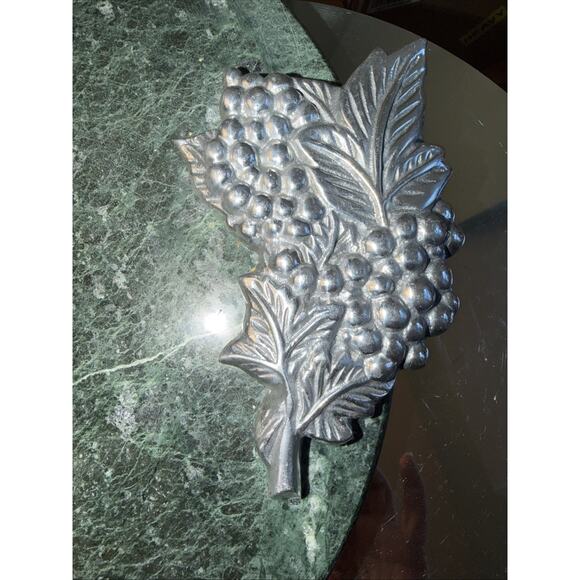 Vtg Godinger Silver Art Green Marble 10” Round Cheese Board Charcuterie Grapes - Picture 2 of 5